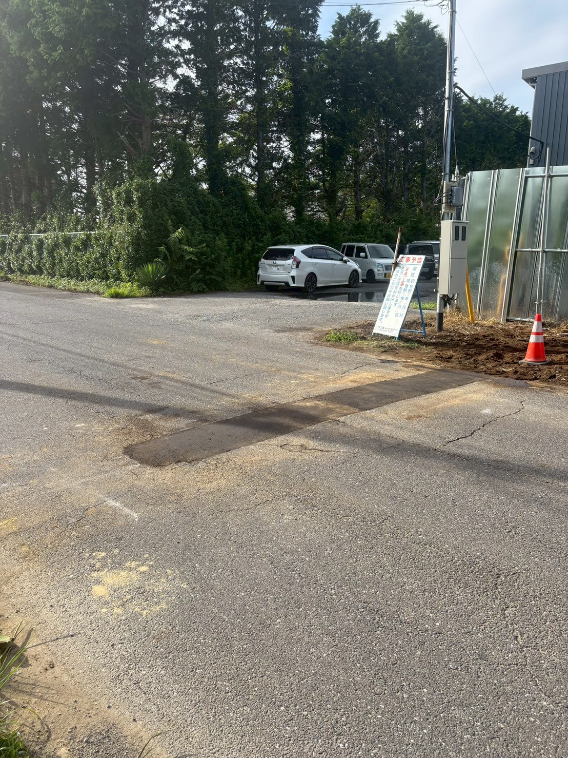 耐圧試験と通水確認を行う様子